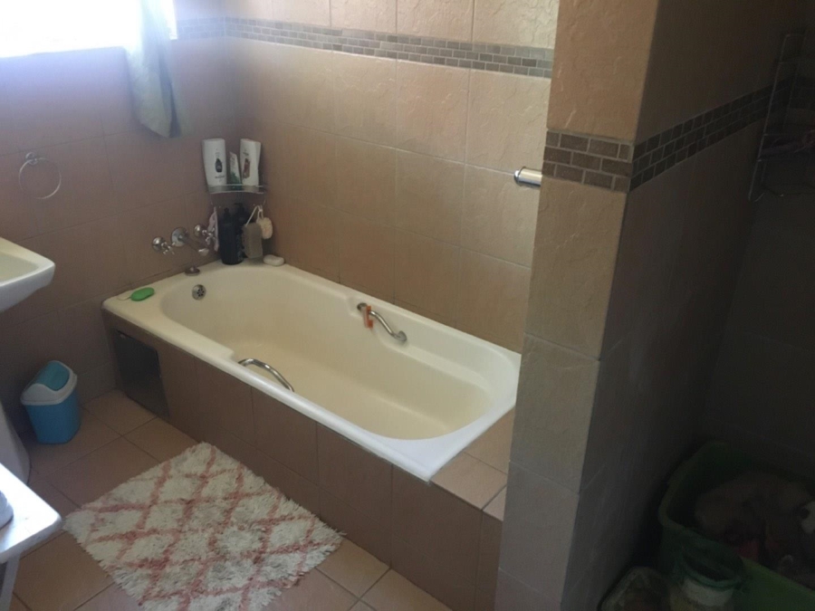 5 Bedroom Property for Sale in The Reeds Gauteng