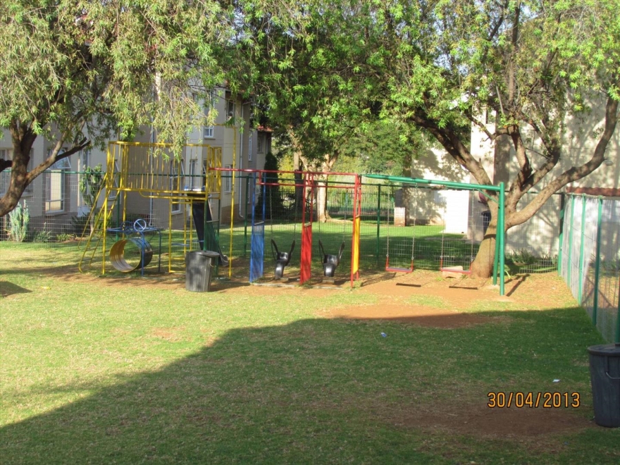2 Bedroom Property for Sale in Die Hoewes Gauteng
