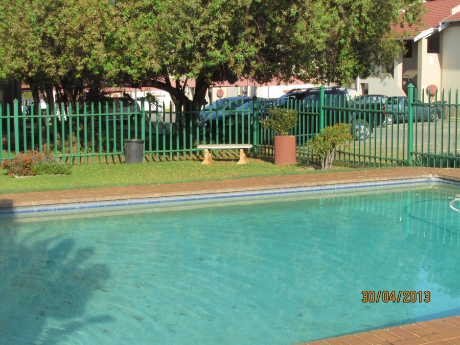 2 Bedroom Property for Sale in Die Hoewes Gauteng