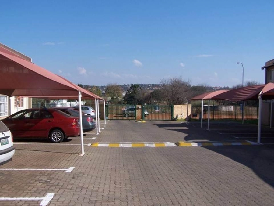 2 Bedroom Property for Sale in Die Hoewes Gauteng