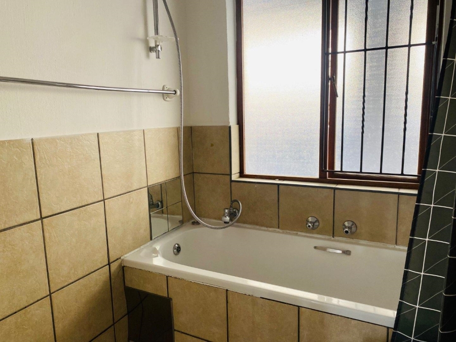 To Let 2 Bedroom Property for Rent in Constantia Kloof Gauteng