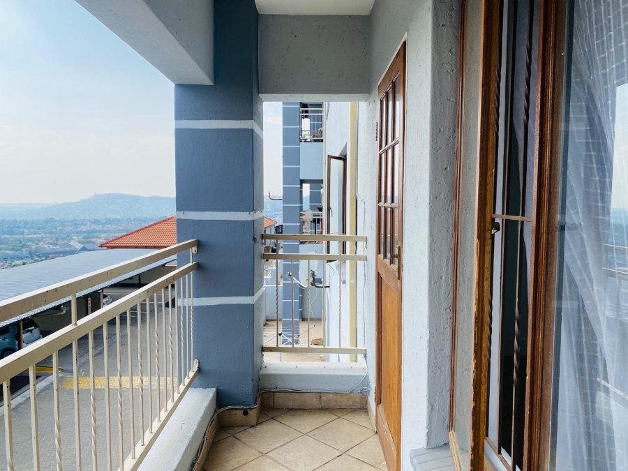 To Let 2 Bedroom Property for Rent in Constantia Kloof Gauteng