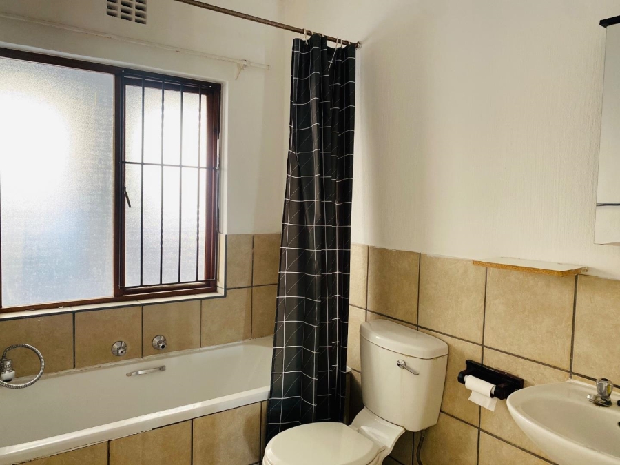 To Let 2 Bedroom Property for Rent in Constantia Kloof Gauteng