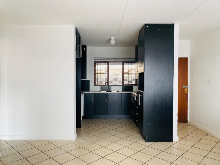 To Let 2 Bedroom Property for Rent in Constantia Kloof Gauteng