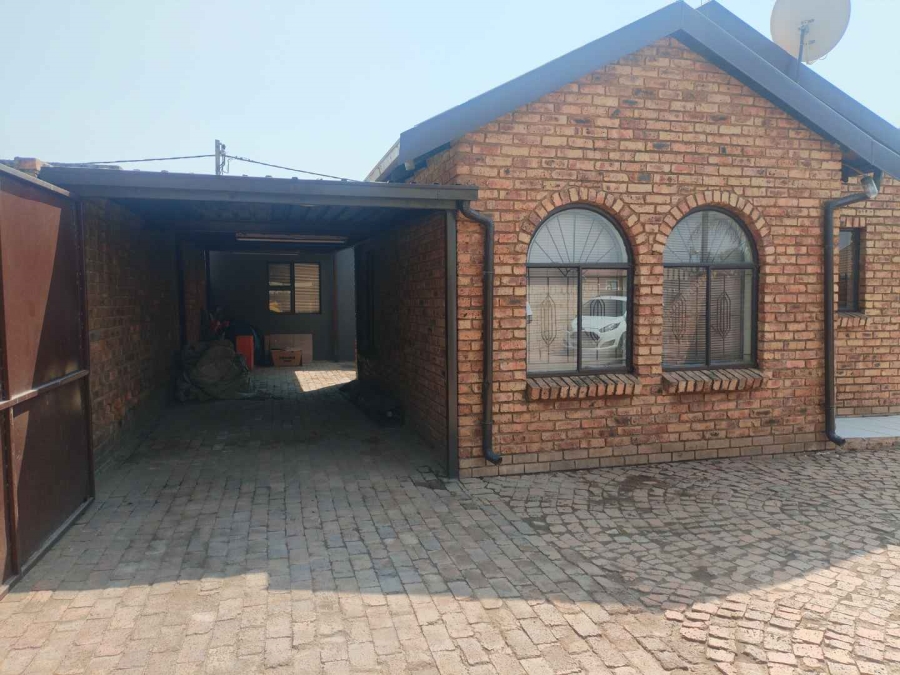 To Let 2 Bedroom Property for Rent in Mahube Valley Gauteng