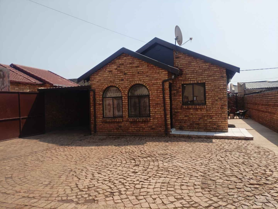 To Let 2 Bedroom Property for Rent in Mahube Valley Gauteng