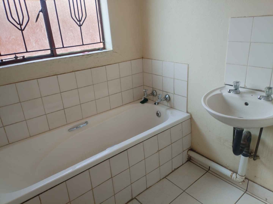 To Let 2 Bedroom Property for Rent in Mahube Valley Gauteng