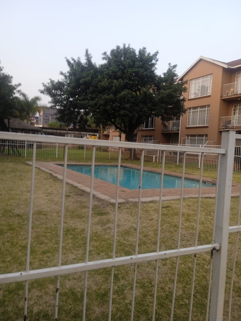 2 Bedroom Property for Sale in Florida Gauteng
