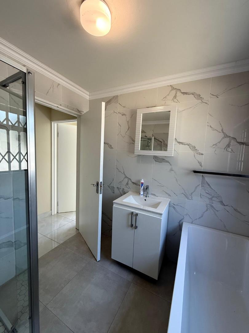 To Let 2 Bedroom Property for Rent in Vorna Valley Gauteng