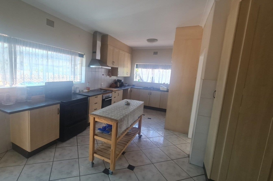 5 Bedroom Property for Sale in Monument Park Gauteng
