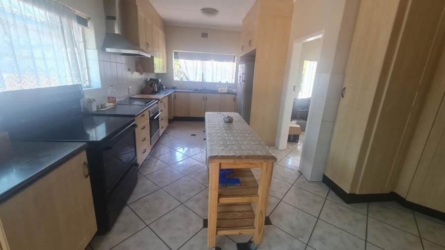 5 Bedroom Property for Sale in Monument Park Gauteng