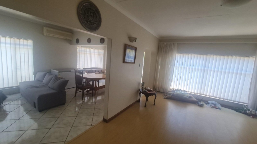 5 Bedroom Property for Sale in Monument Park Gauteng