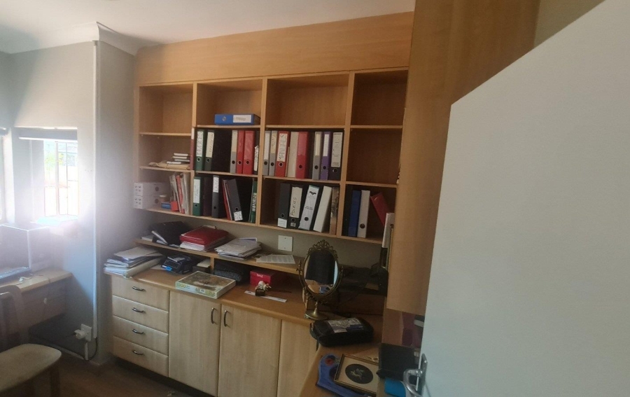 5 Bedroom Property for Sale in Monument Park Gauteng