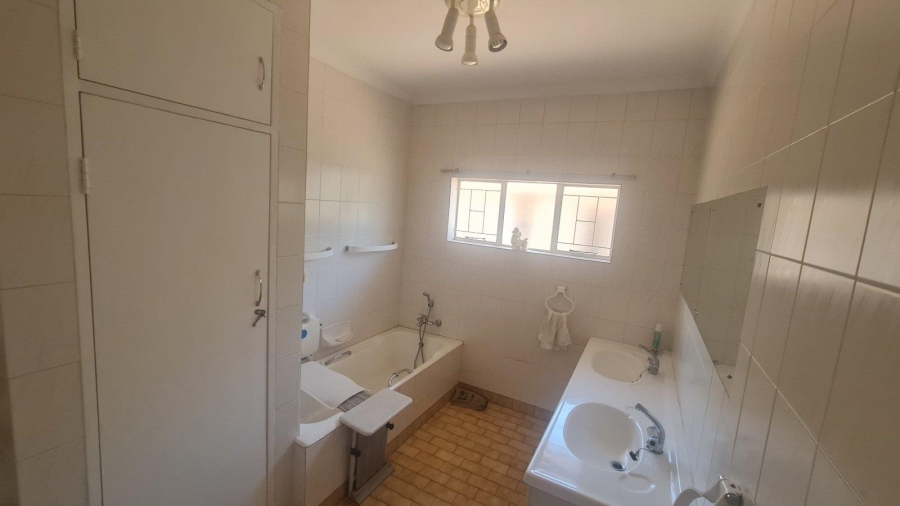 5 Bedroom Property for Sale in Monument Park Gauteng