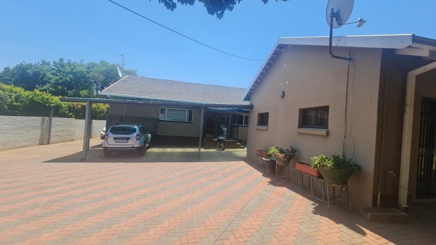 5 Bedroom Property for Sale in Monument Park Gauteng