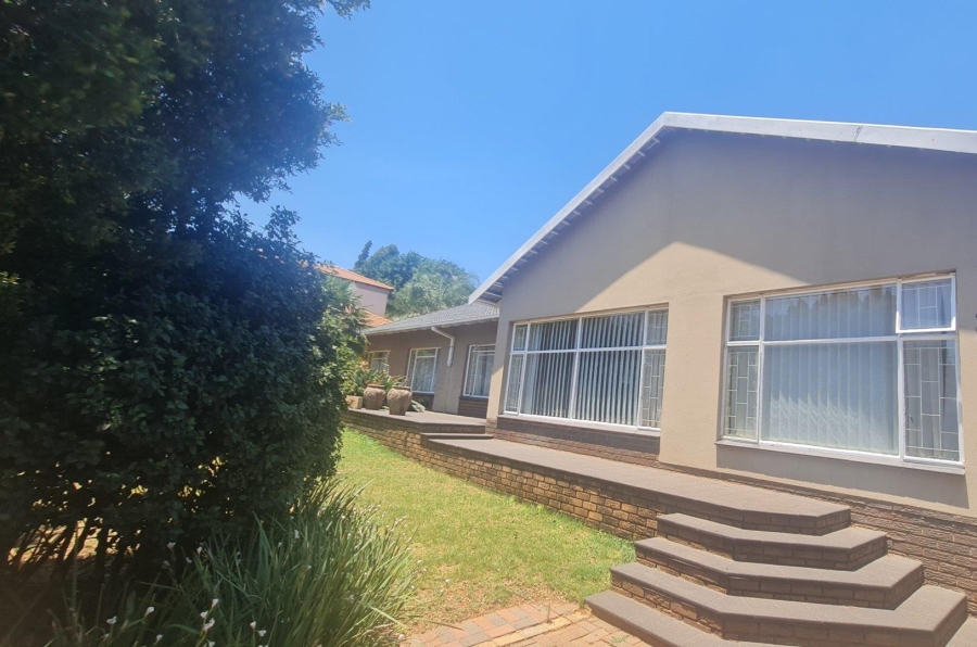 5 Bedroom Property for Sale in Monument Park Gauteng