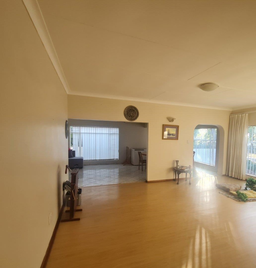 5 Bedroom Property for Sale in Monument Park Gauteng