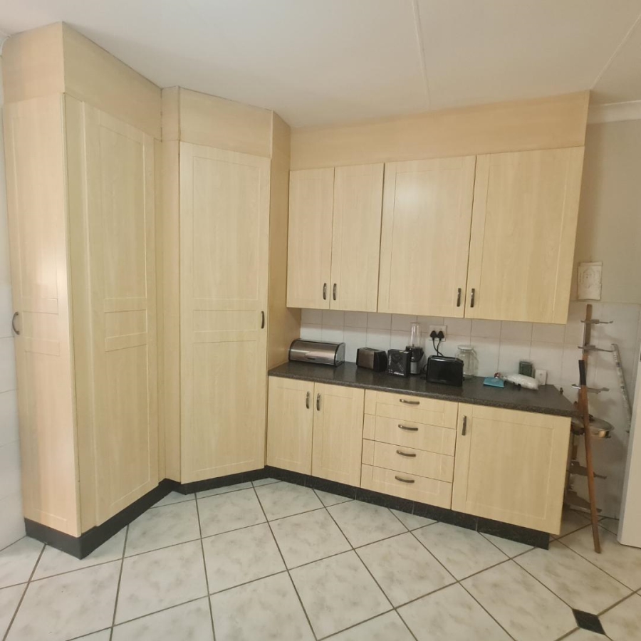 5 Bedroom Property for Sale in Monument Park Gauteng