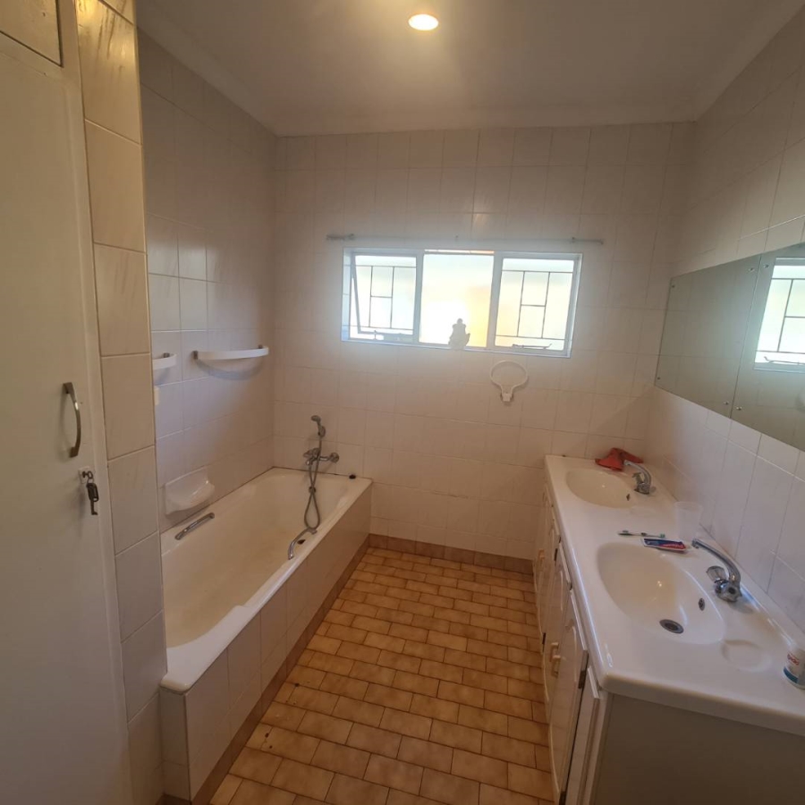 5 Bedroom Property for Sale in Monument Park Gauteng