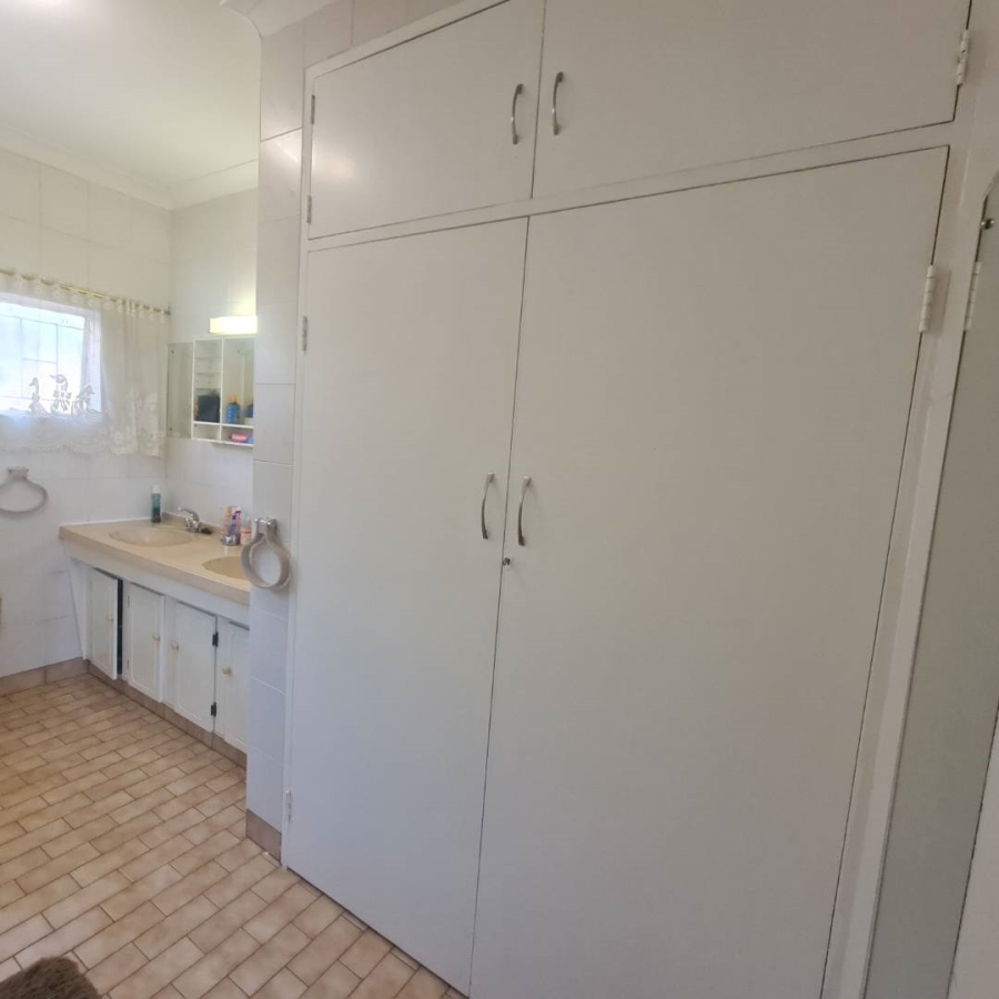 5 Bedroom Property for Sale in Monument Park Gauteng