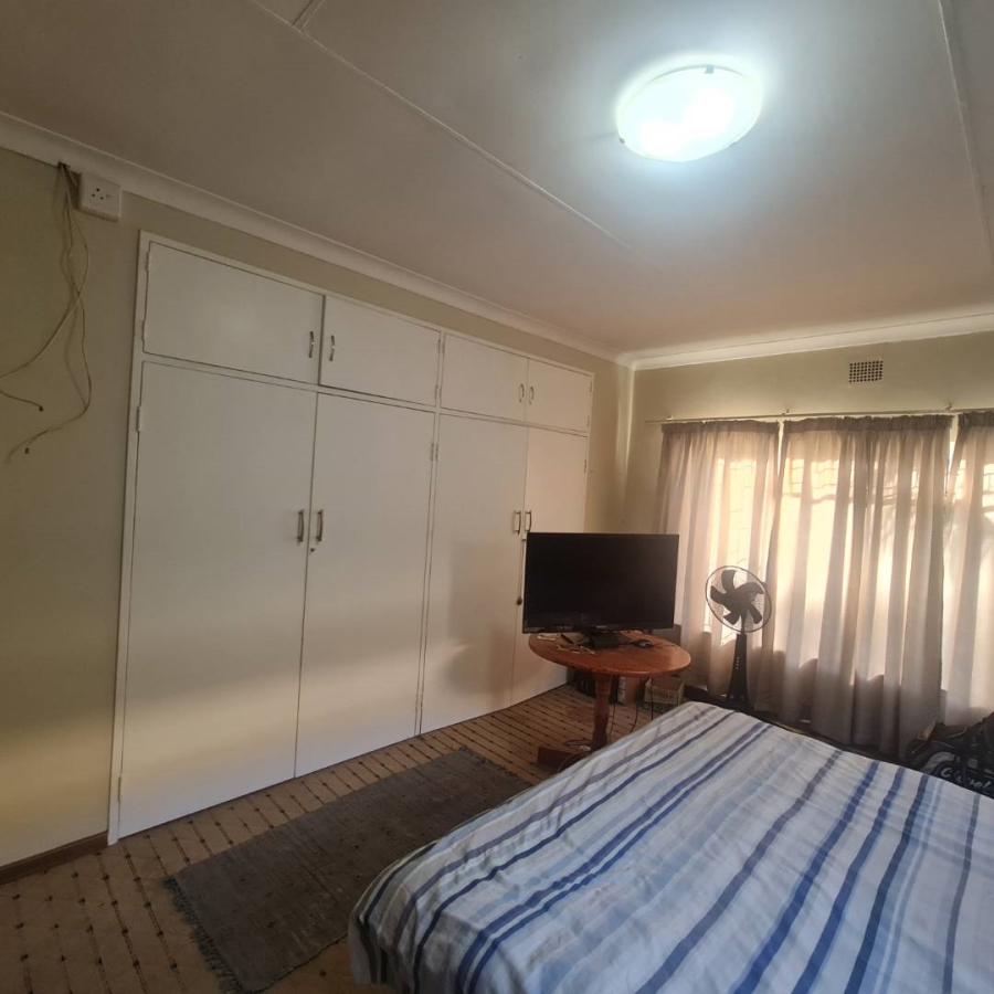 5 Bedroom Property for Sale in Monument Park Gauteng