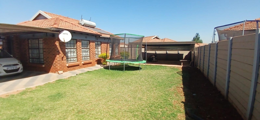 3 Bedroom Property for Sale in Clayville Gauteng