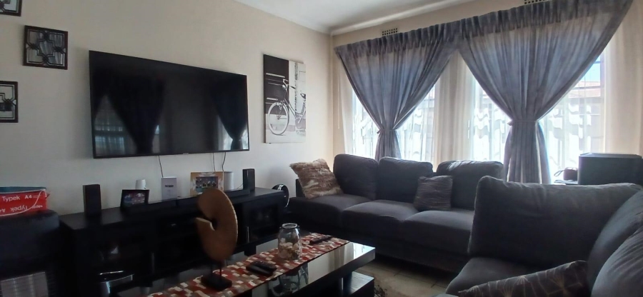 3 Bedroom Property for Sale in Clayville Gauteng
