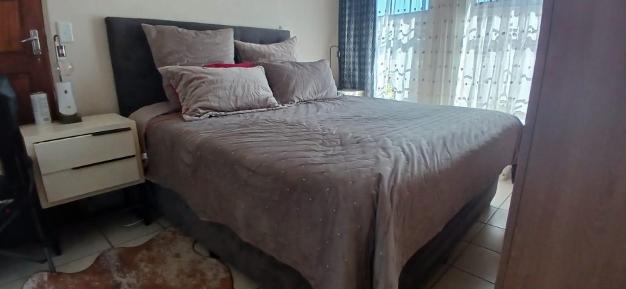 3 Bedroom Property for Sale in Clayville Gauteng