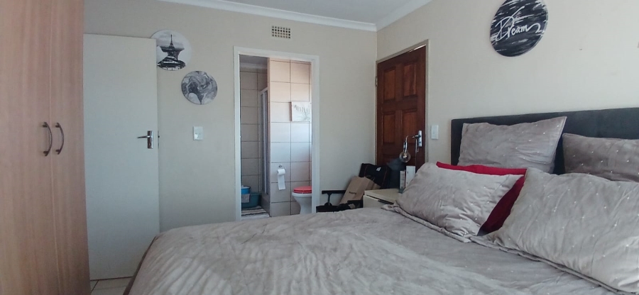 3 Bedroom Property for Sale in Clayville Gauteng