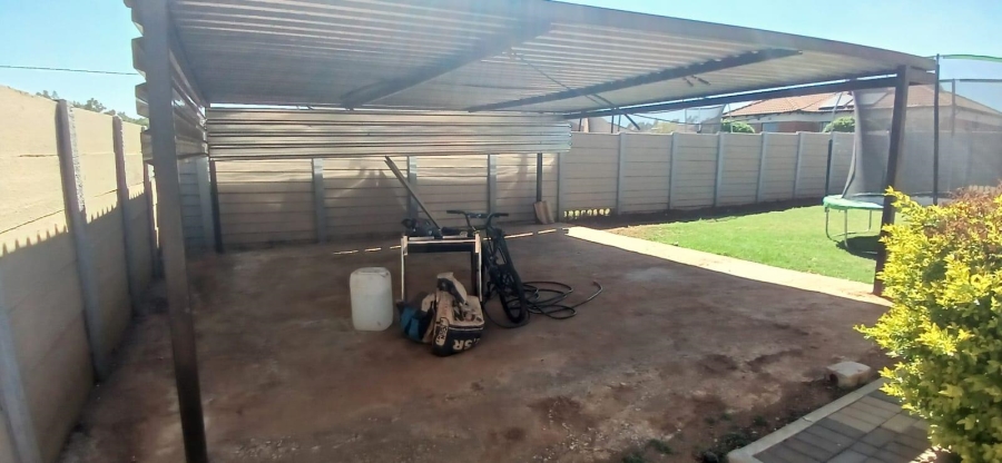 3 Bedroom Property for Sale in Clayville Gauteng