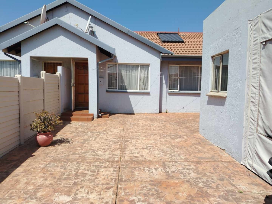 3 Bedroom Property for Sale in Glen Marais Gauteng