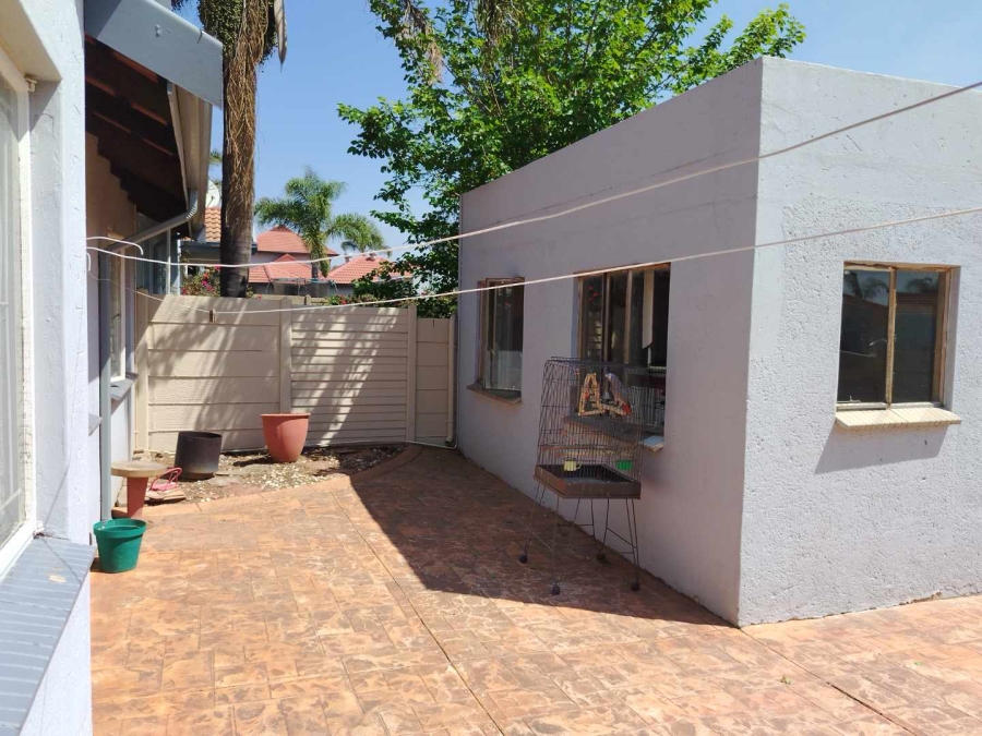 3 Bedroom Property for Sale in Glen Marais Gauteng