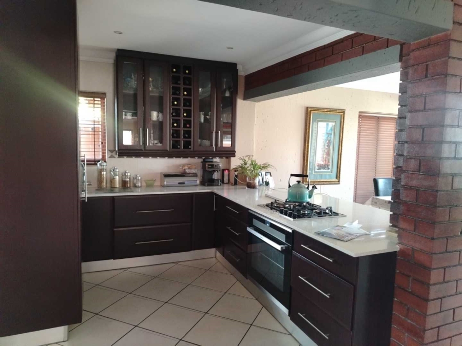 4 Bedroom Property for Sale in Glen Eagle Estate Gauteng