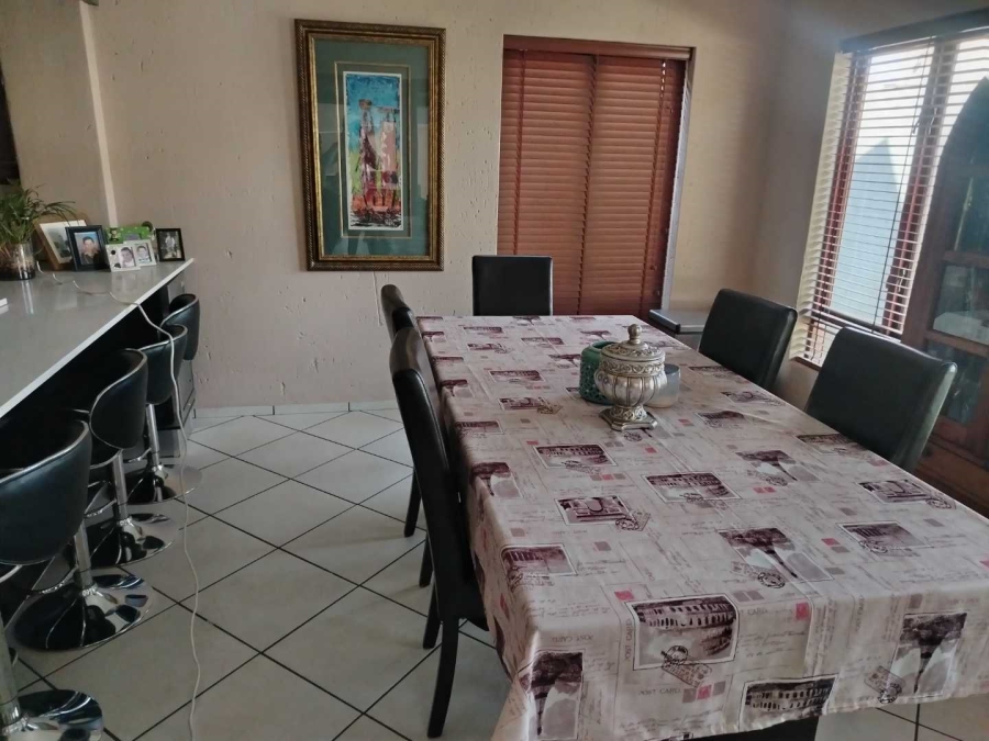 4 Bedroom Property for Sale in Glen Eagle Estate Gauteng