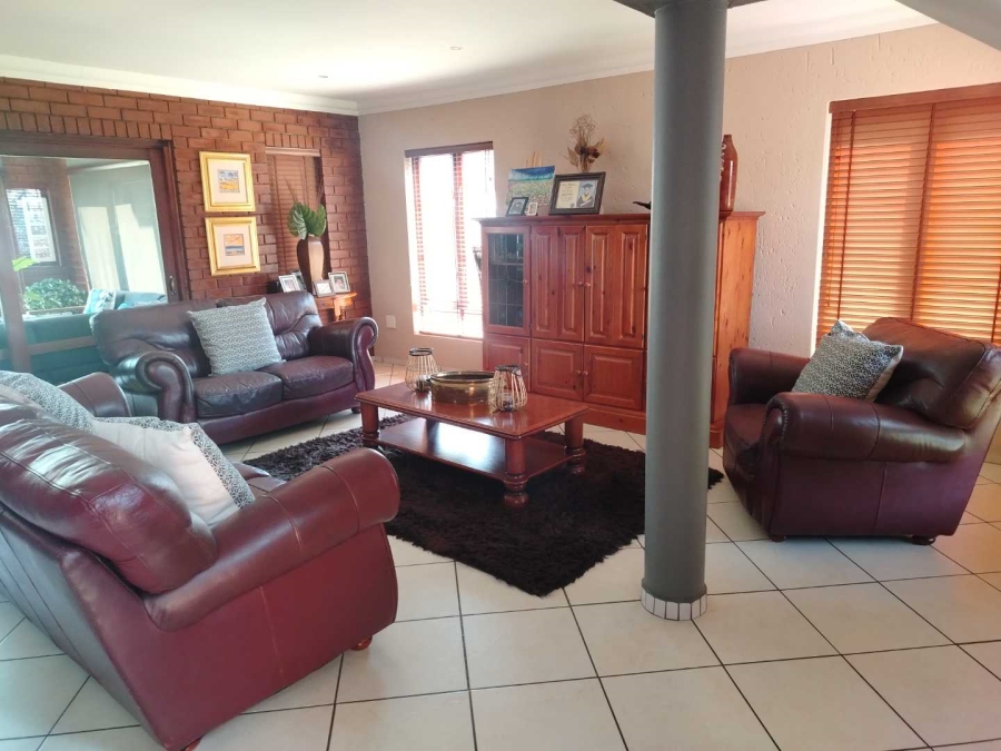 4 Bedroom Property for Sale in Glen Eagle Estate Gauteng