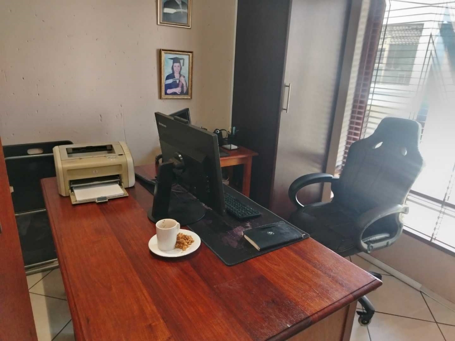 4 Bedroom Property for Sale in Glen Eagle Estate Gauteng