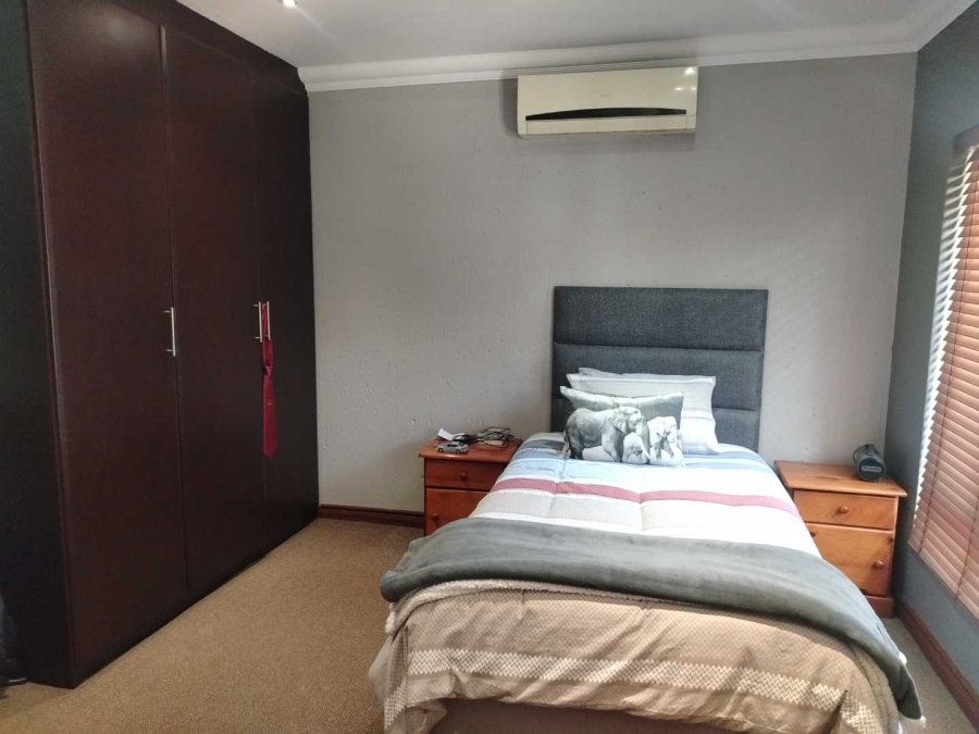 4 Bedroom Property for Sale in Glen Eagle Estate Gauteng