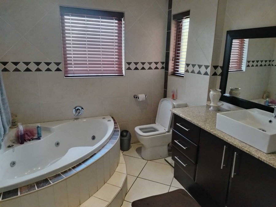 4 Bedroom Property for Sale in Glen Eagle Estate Gauteng