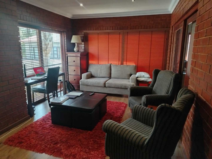 4 Bedroom Property for Sale in Glen Eagle Estate Gauteng