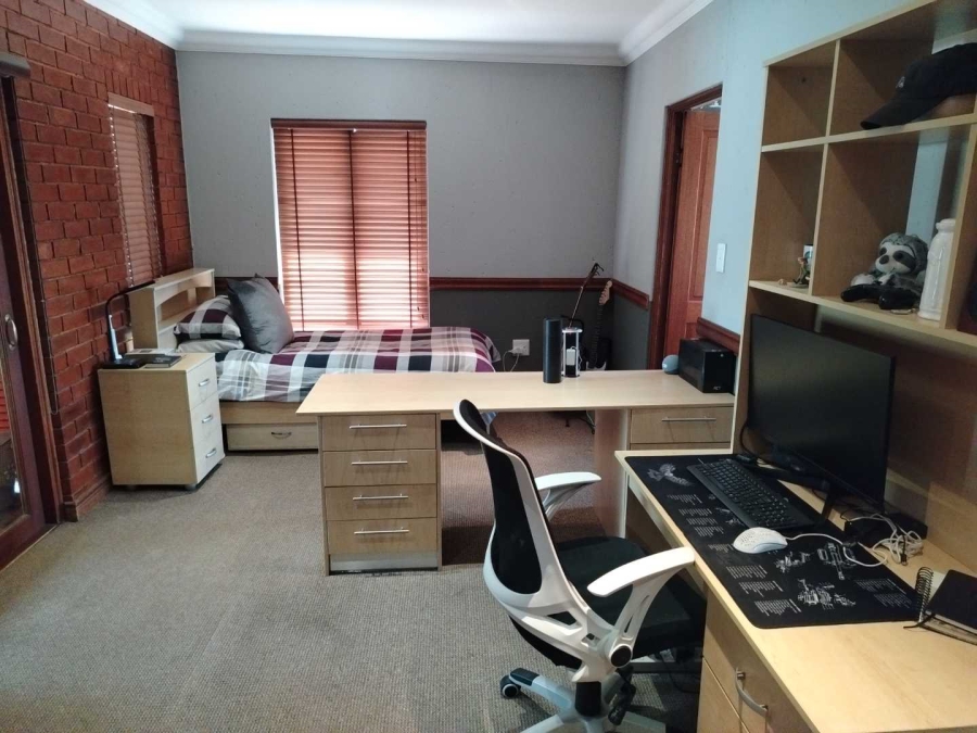 4 Bedroom Property for Sale in Glen Eagle Estate Gauteng