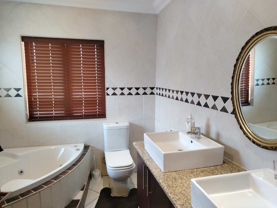 4 Bedroom Property for Sale in Glen Eagle Estate Gauteng