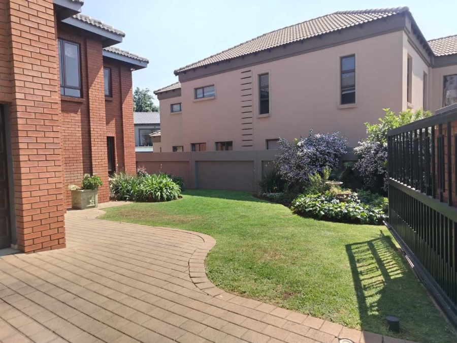 4 Bedroom Property for Sale in Glen Eagle Estate Gauteng