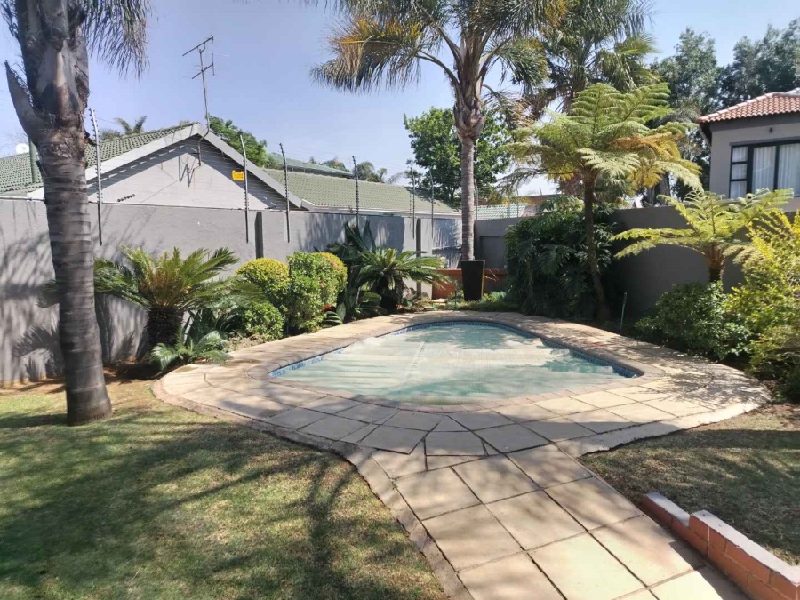 4 Bedroom Property for Sale in Glen Eagle Estate Gauteng