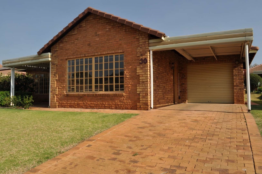 To Let 2 Bedroom Property for Rent in Faerie Glen Gauteng