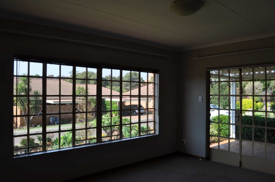 To Let 2 Bedroom Property for Rent in Faerie Glen Gauteng