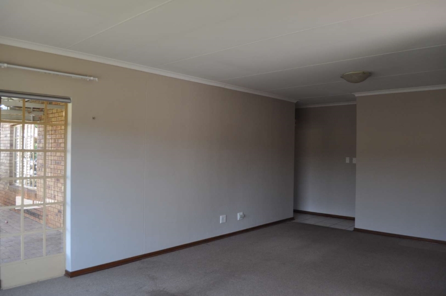 To Let 2 Bedroom Property for Rent in Faerie Glen Gauteng