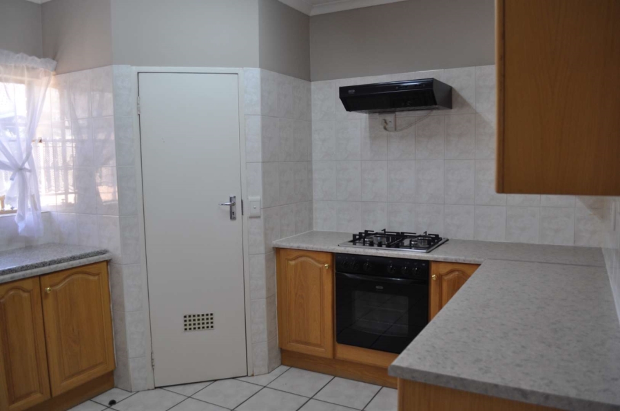 To Let 2 Bedroom Property for Rent in Faerie Glen Gauteng