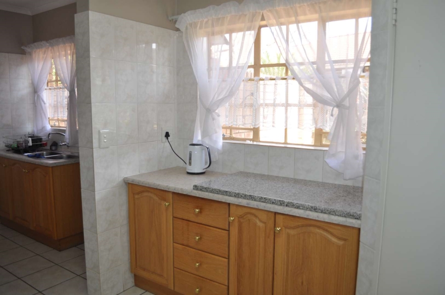 To Let 2 Bedroom Property for Rent in Faerie Glen Gauteng