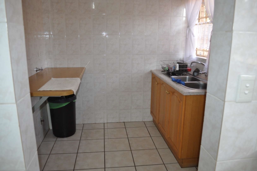 To Let 2 Bedroom Property for Rent in Faerie Glen Gauteng