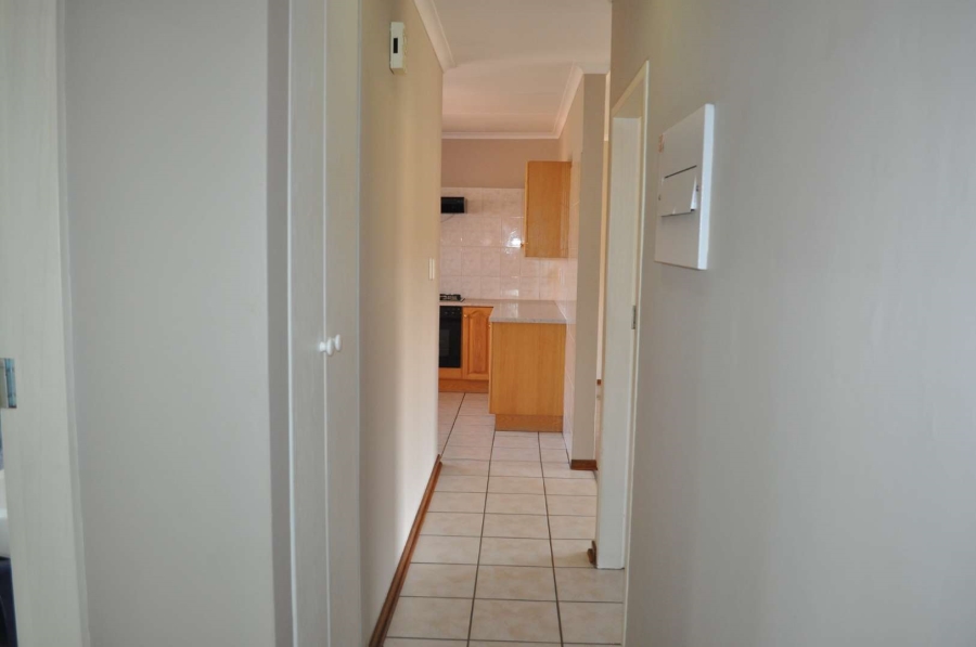 To Let 2 Bedroom Property for Rent in Faerie Glen Gauteng